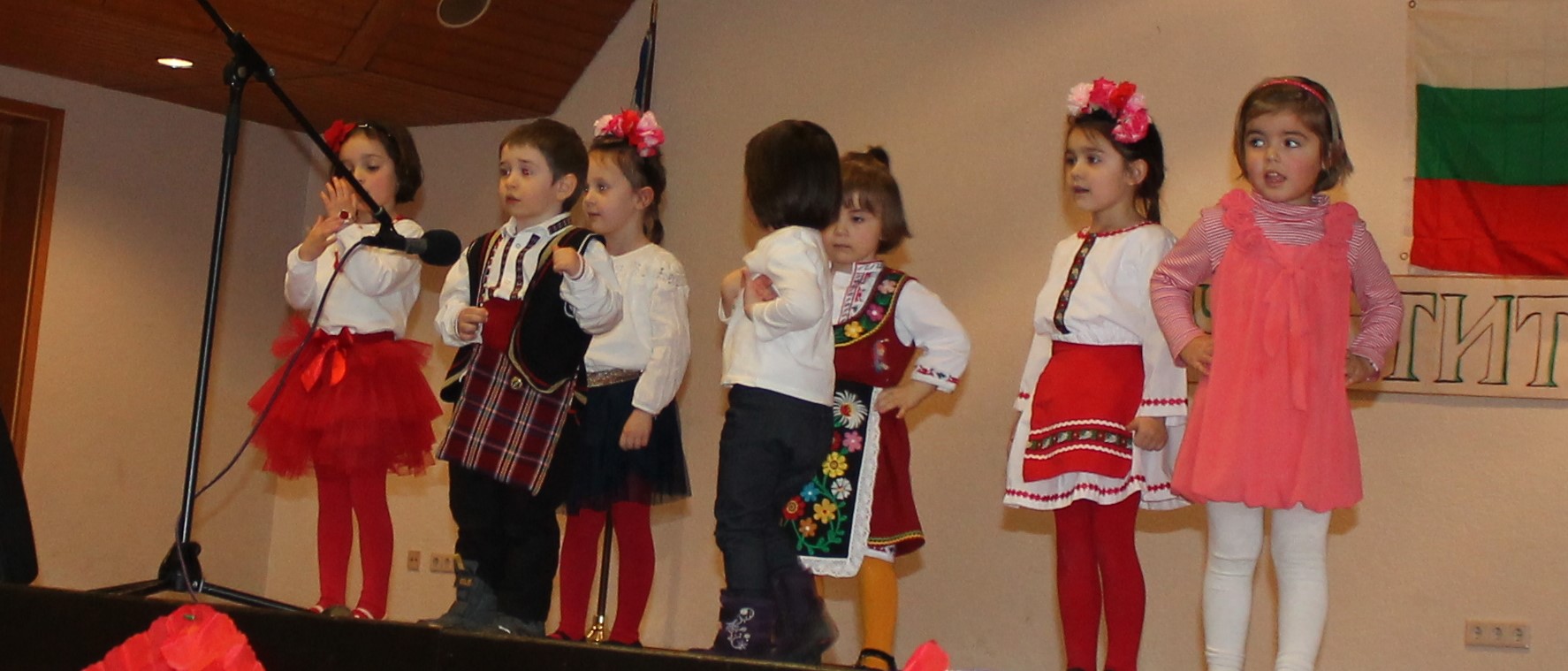Български хор за деца и народни танци