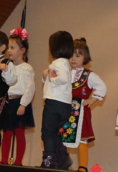 Български хор за деца и народни танци