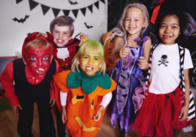 kids-posing-in-halloween-costume-5JXTFFY-1.png